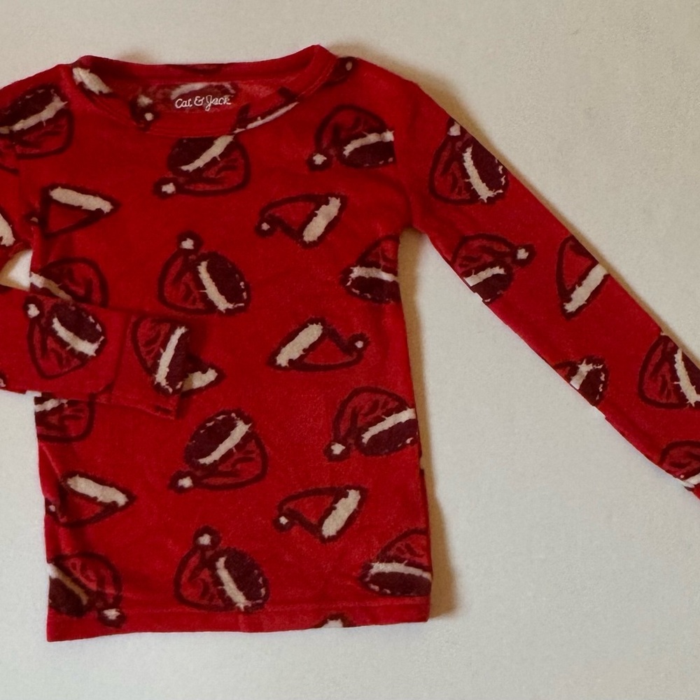 Cat & Jack Red Long Sleeve Fleece Pajama Top with Santa Hat Pattern Size 4 EUC